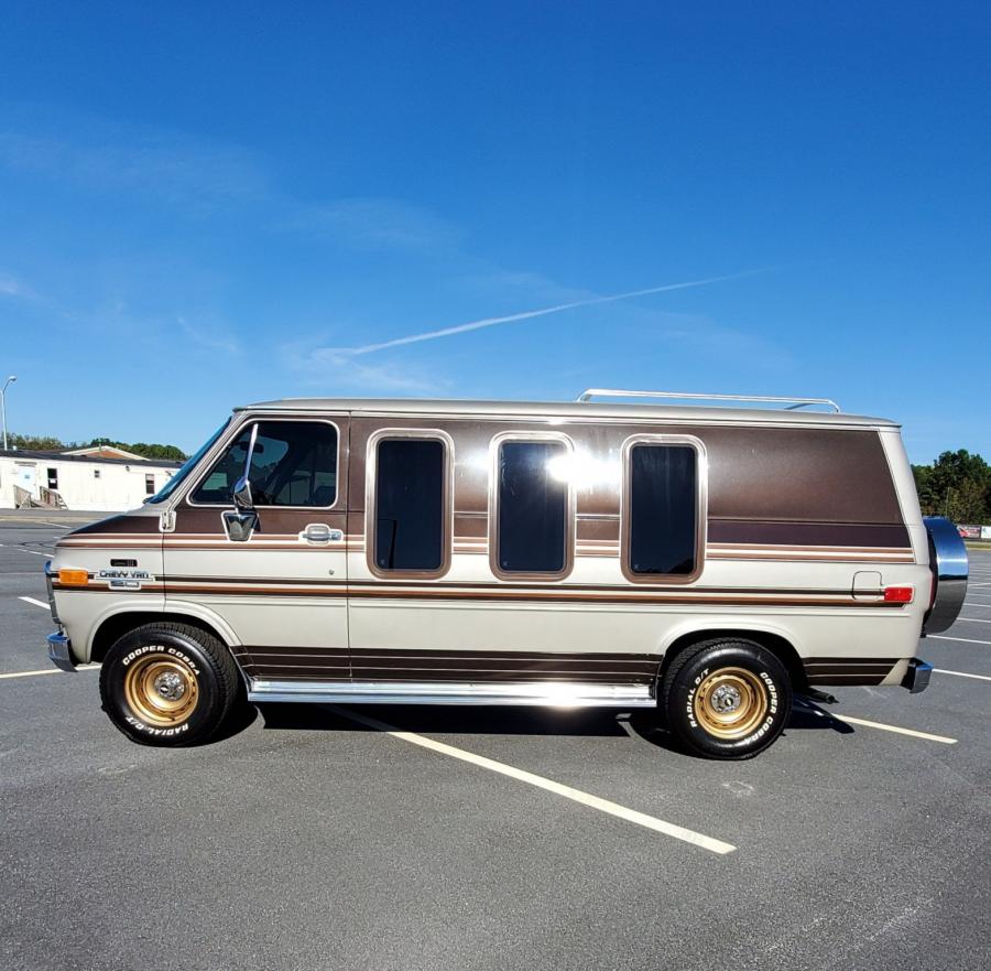  Chevrolet G20 Conversion Van  (CG21305) 1988 года  (фото 31 из 257)